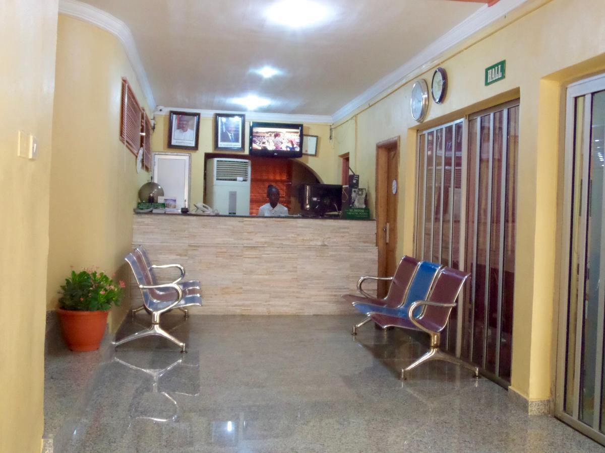Divine Fountain Hotel Ajao Estate Lagos Dış mekan fotoğraf